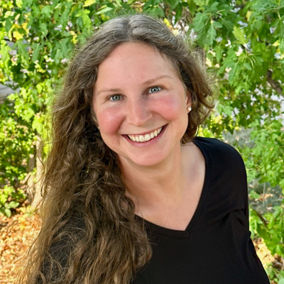 Presenter Angie Stevens bio Pic